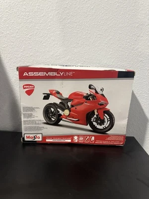 New Maisto 1:12 Ducati 1199 Panigale Assembly Line Die Cast Metal Model Kit  - Image 1 of 2
