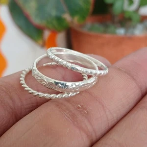 Set anelli impilabili fatti a mano in argento sterling 925 - punteggiati e attorcigliati tutte le misure - Foto 1 di 12