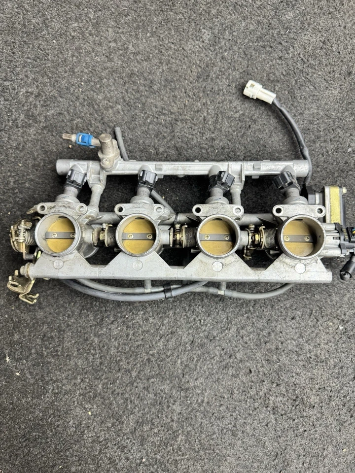 01-03 铃木 GSXR 750 节气门车身 完整带 TPS 和喷射器 — 第 1/3 张图片
