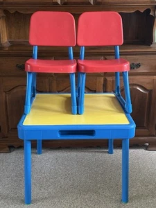 Vintage 1990’s Fisher Price Kids Play Craft Table Yellow/Blue & 2 Red Chairs - Picture 1 of 24