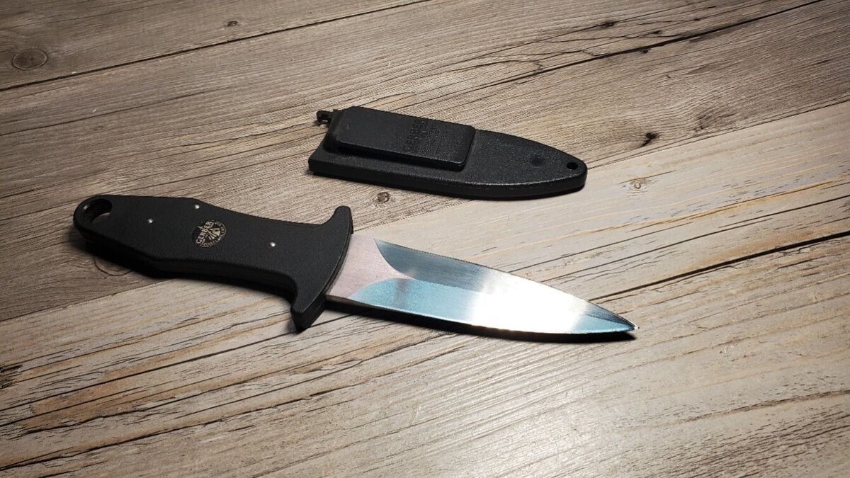 Gerber Collectible Vintage Factory Manufactured Fixed Blade Gerber Collectible Vintage Factory Manufactured Fixed Blade