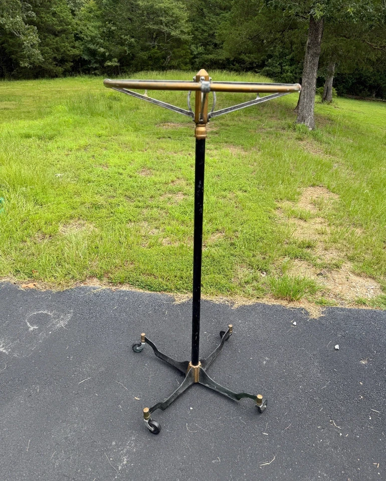 Perchero colgante redondo ajustable de la década de 1890 para ropa entrada Unión Victoriana Foto 1 de 3