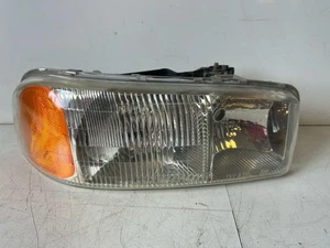2004 GMC Yukon Headlight Passenger side RH PS - Picture 1 of 4