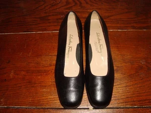 SALVATORE FERRAGAMO LADIES BLACK LEATHER LOAFER SHOES SIZE 6 B HARDLY WORN! - Picture 1 of 17