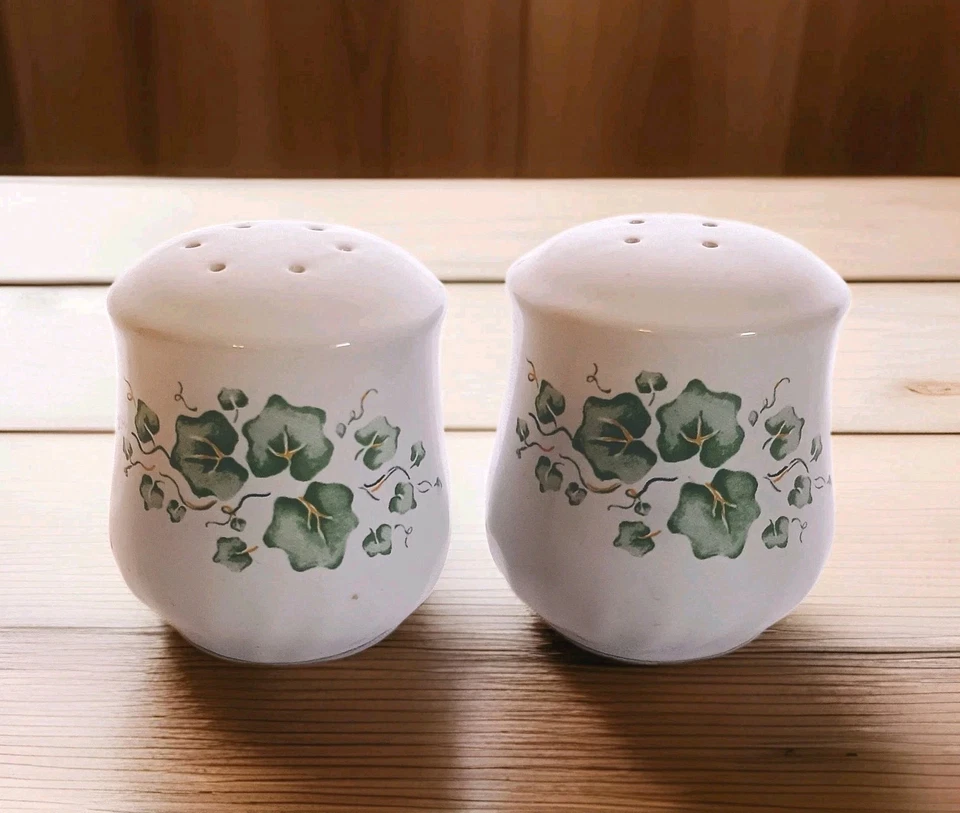 Винтажные солонки и перечницы Corelle Callaway — узор плющ — отличное состояние - Изображение 1 из 4
