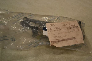 Genuine OEM Mercedes-Benz Bearing Clamp 2207600234 - Picture 1 of 3