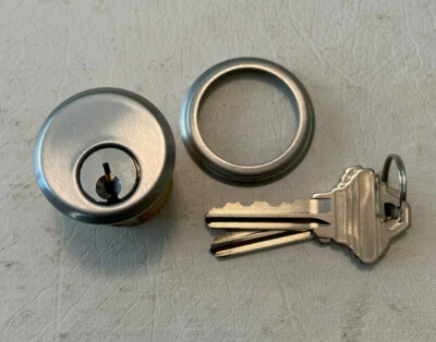 1-1/8 pulg. Cilindro de mortaja de cromo satinado con llave Schlage y dos llaves - Nuevo Foto 1 de 2