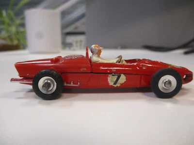 dinky toy ferrari racing car rouge 242 avec pilote - Photo 1/4
