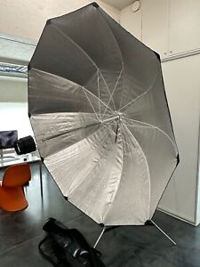 Profoto 7 foot (210cm) Giant Reflector with carrying case and diffuser cloth