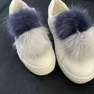 Sam Edelman LEYA Slip-ons Women's Sz 8 White Leather Blue & Gray Pom Poms L10 - Picture 1 of 6