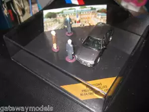 1.43 VITESSE RENAULT SAFRANE RXE FRENCH 1995 PRESIDENTIAL ELECTIONS DISPLAY - Picture 1 of 3