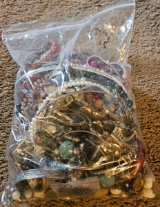 Vintage/moderner Schmuck Posten defekt & tragbar Handwerk Mehrzweck 5+ Pfund viele Teile - Bild 1 von 2