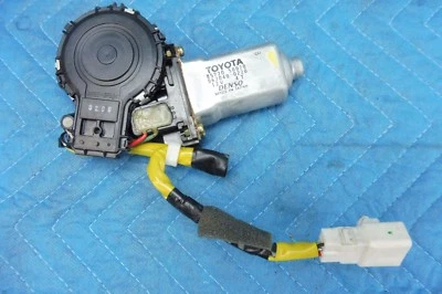 Lexus LS400 Rear Door Window Motor Passenger's Side 85720-50070 1998-2000 OEM - Image 1 of 4