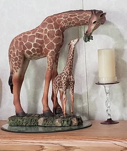 Giraffe Sculpture Feeding Calf Full Bodied African Safari Statue Figurine 20inch - Picture 1 of 13