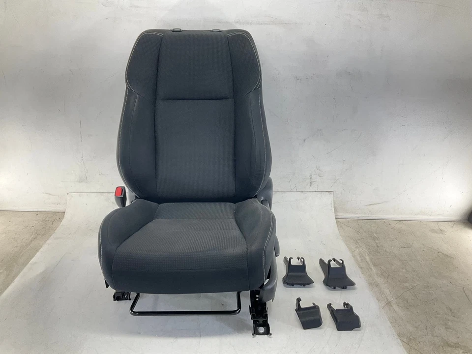 Asiento delantero izquierdo del lado del conductor Toyota Rav4 13-18 2,5 L OEM Foto 1 de 4