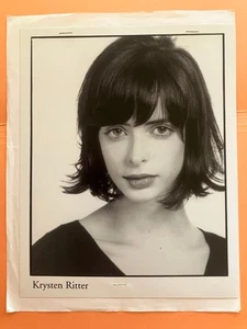 Krysten Ritter B&W, foto headshot originale d'epoca agenzia di talenti con curriculum - Foto 1 di 2