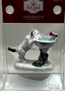 Estatuilla decorativa de perro baño de pájaros pueblo de Navidad 2024 **NUEVA EN CAJA** - Imagen 1 de 6