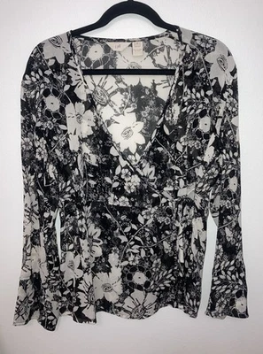 Size 16 Women’s 100% SILK VTG Goth Fairy 90’s Black/White Floral J. JILL Top - Image 1 of 4