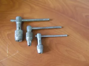 3 Vintage Schiebe T-Griff Gewindebohrer Schraubenschlüssel Maschinist Büchsenmacher Werkzeuge - Bild 1 von 7