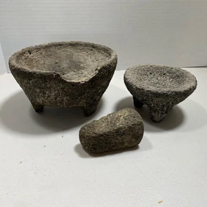 Dos molcajetes vintage y un mazo, vintage (¿años 70?) Roca volcánica, Estate  - Imagen 1 de 24