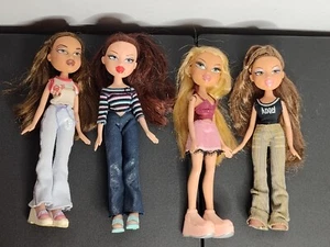 Vintage Bratz Konvolut 4 Puppen mit Kleidung und Schuhen ohne Zubehör 2000er MGA - Bild 1 von 12