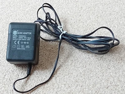 Netzteil AC/DC ADAPTOR Mod. G090050D31  INPUT 230VAC-50Hz 60mA OUTPUT 9VDC-500mA - Bild 1 von 3