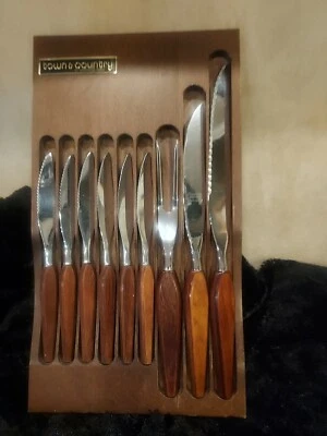 Washington Forge Town & Country 9 piezas: 6 cuchillos para carne, 1 tenedor, 2 cuchillos grandes Foto 1 de 4