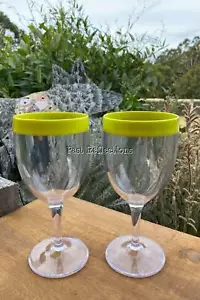 TUPPERWARE ILLUSIONS ELEGANT ALEGRA WINE GLASS SET / TWO MARGARITA CITRUS GREEN - Picture 1 of 3