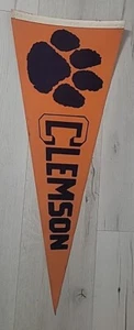 Pennant vintage anni '60 Clemson Tigers 30"" lungo 12"" largo - 1951-1964 blocco logo C - Foto 1 di 6