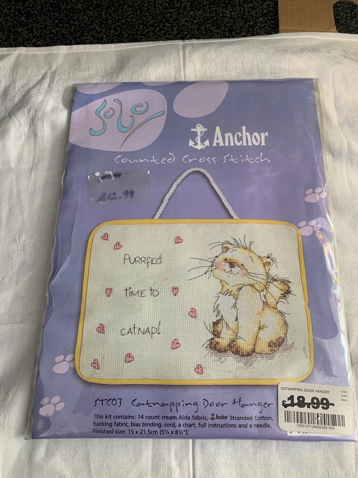 SOLO ANCHOR COUNTED CROSS STITCH 'CATNAPPING DOOR HANGER - Imagem 1 de 2