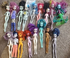 Monster High dolls lot of 17,various types 4 Parts Or Repairs "Pls Read Desc - Picture 1 of 11