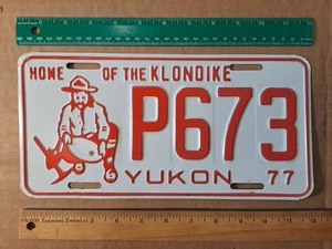 License Plate, Canada, Yukon, 1977, Miner Stooping & Panning for Gold, P 673 - Picture 1 of 3