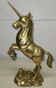 Majestuosa estatuilla de latón unicornio criatura mitalógica de pie en pose de lucha 9" - Imagen 1 de 5