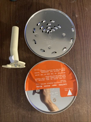 Cuisinart DLC-7 Medium DLC-037TX, DLC-7 4mm DLC-044TX Shredding Slicing Discs  - Image 1 of 4