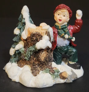 Mervyn's Square Weihnachtsdorf Junge wirft Schneeball 1997 - Bild 1 von 7