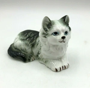 Estatuilla de gato de porcelana de hueso vintage hecha en Taiwán. 2,5" ancho x 4" largo - Imagen 1 de 7