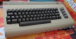 Commodore 64 C64 PUDEŁKO NA CHLEB (+zasilacz) works (324093) Classic-Computer powersw - Zdjęcie 1 z 6