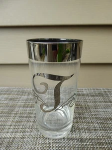 1- Mid Century Modern Dorothy Thorpe Monogramm Buchstabe "T" Silberrand hohes Glas - Bild 1 von 1