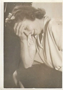 FOTO FAMILIAR PEQUEÑA ENCONTRADA MUJER SIGLO XX Vintage Original B+W 54 40 W - Imagen 1 de 1