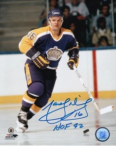 MARCEL DIONNE LOS ANGELES KINGS HOF 92 AZIONE FIRMATA 8x10 - Foto 1 di 1