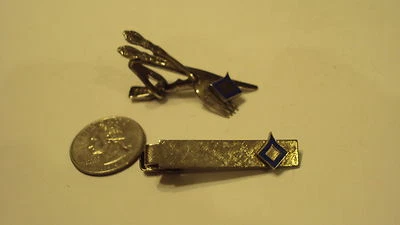 unmarked WALLINGFORD CONN MINIATURE FORK AND KNIFE TIE TACK CLIP SILVER TONE - Image 1 of 4