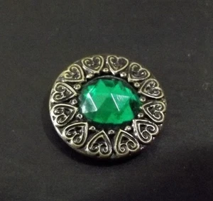 Vintage Faceted Green Jewel Button with Heart Border (4912) - Picture 1 of 3