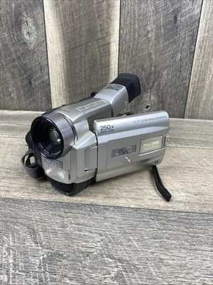 JVC GR-DVL300U Mini DV Camcorder CAMERA ONLY No Charger Or Battery - Image 1 of 4