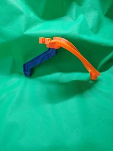 2 X Hot Wheels Ultimate Garage T-Rex Replacement Parts I-Beam H-G & Orange Ramp - Picture 1 of 7