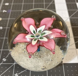 Paperweight Pink Flower W/Leaves Controlled Bubbles Blown Glass - Picture 1 of 10