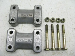 2000 Polaris Magnum 500 4x4 ATV Handlebar Bar Clamps Mounts Blocks with Bolts - Imagen 1 de 2