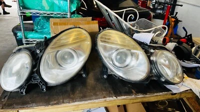 Black 2003-2006 Mercedes Benz W211 E-Class Headlights [Halogen Model] Headlamps Foto 1 de 2