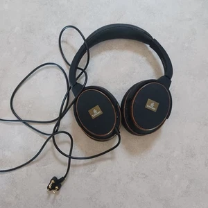 Emirates Business Class Deluxe In Flight Airplane Headphones Noise Cancelling - Picture 1 of 20