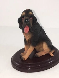 Bloodhound Resin Dog Figurine on Wood Base 4 1/2” Tall K-Collection - Picture 1 of 11