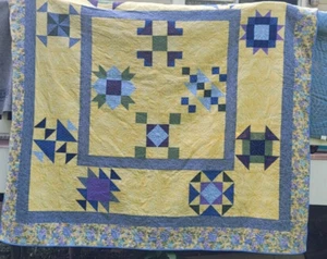 VINTAGE BLUMEN BESTICKT QUILT CAL-KING 80" X 80", HANDGEFERTIGT - Bild 1 von 6